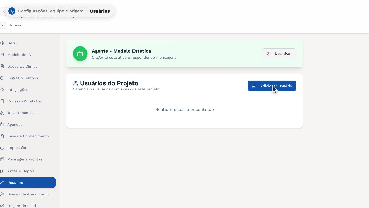 Em Usuários, você cadastra quem da equipe acessa o painel. Clique em Adicionar Usuário.
